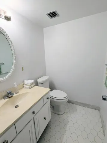 2425 Presidential Way West Palm Beach FL 33401