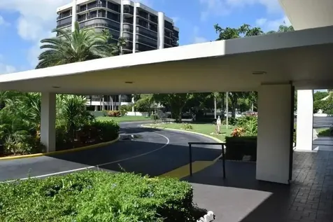 2425 Presidential Way West Palm Beach FL 33401