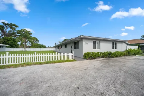 2785 N Reo Lane N Palm Springs FL 33461