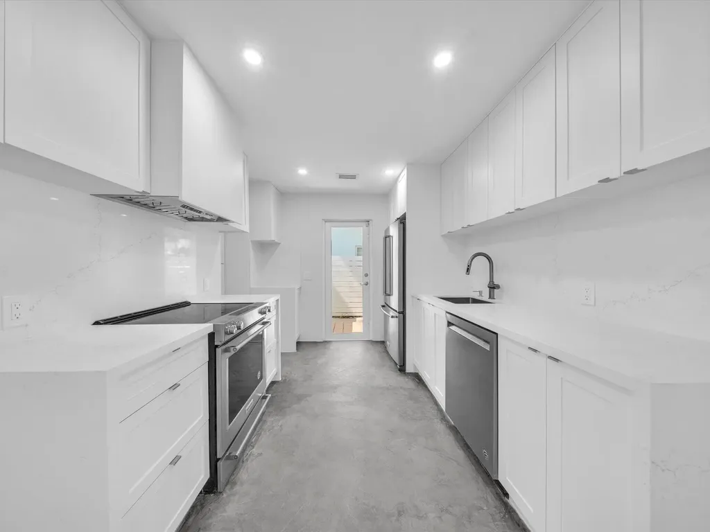 1721 N 16th Court Hollywood FL 33020