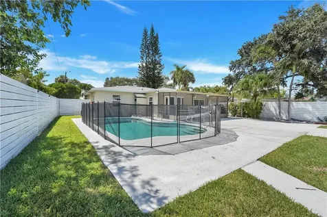 1721 N 16th Court Hollywood FL 33020