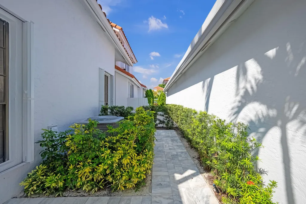 5809 NW 21st Way Boca Raton FL 33496