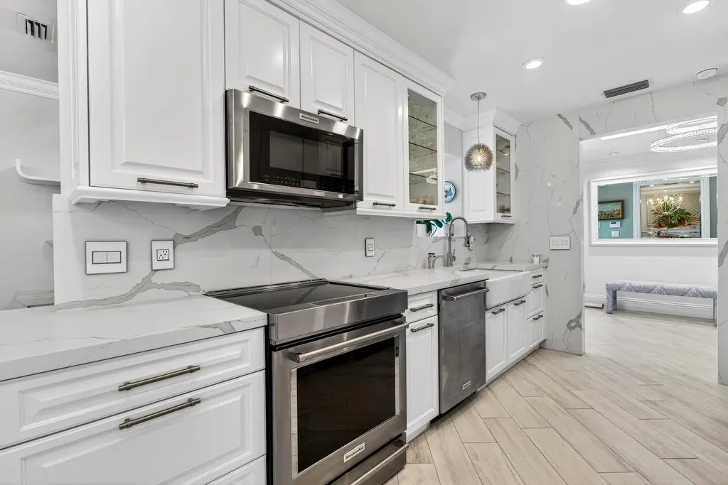 17 Villa Lane Boynton Beach FL 33436