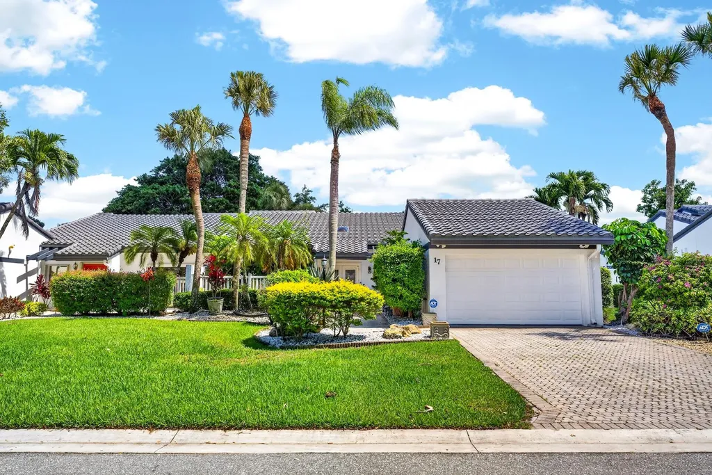 17 Villa Lane Boynton Beach FL 33436