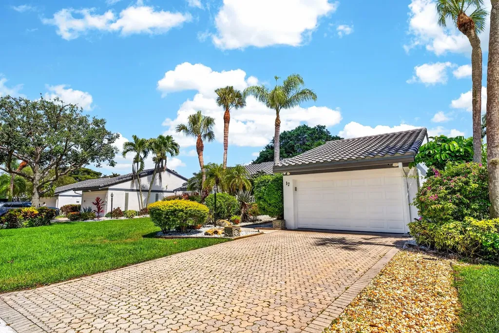 17 Villa Lane Boynton Beach FL 33436