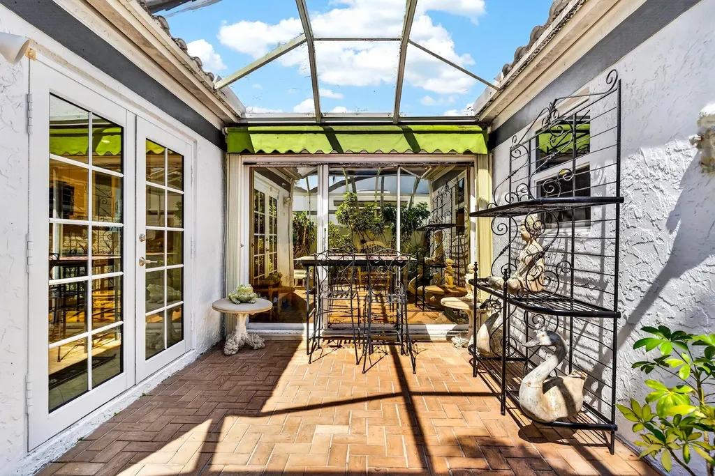 17 Villa Lane Boynton Beach FL 33436