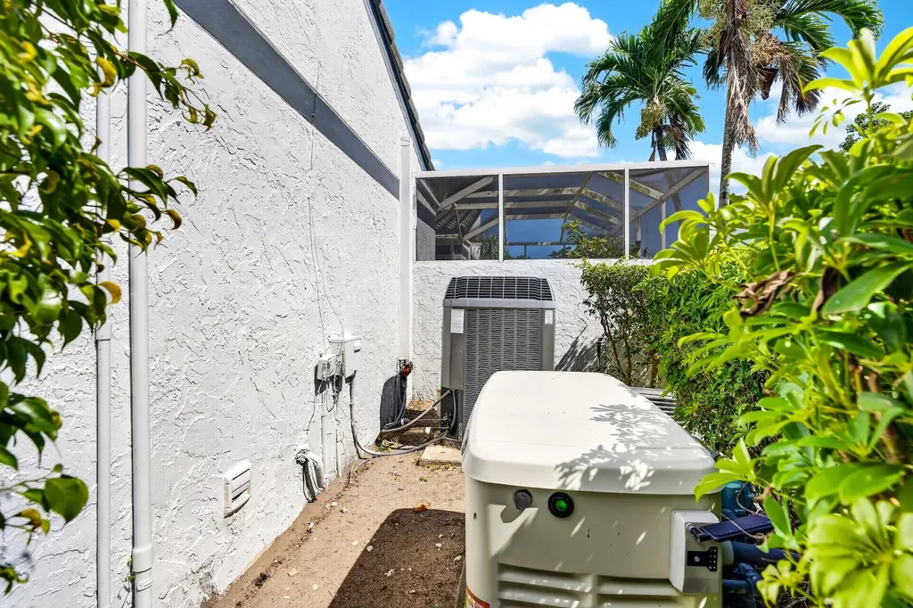 17 Villa Lane Boynton Beach FL 33436