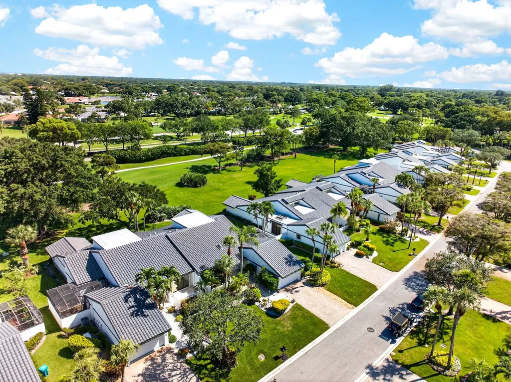 17 Villa Lane Boynton Beach FL 33436