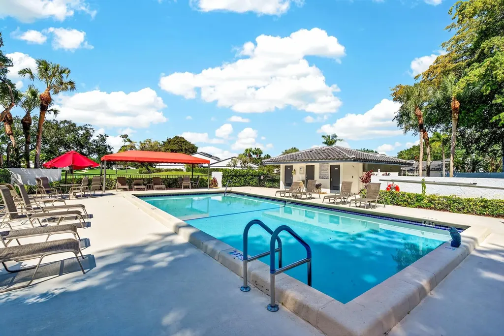 17 Villa Lane Boynton Beach FL 33436