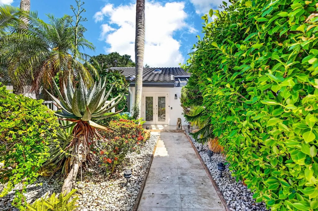 17 Villa Lane Boynton Beach FL 33436