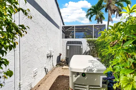 17 Villa Lane Boynton Beach FL 33436