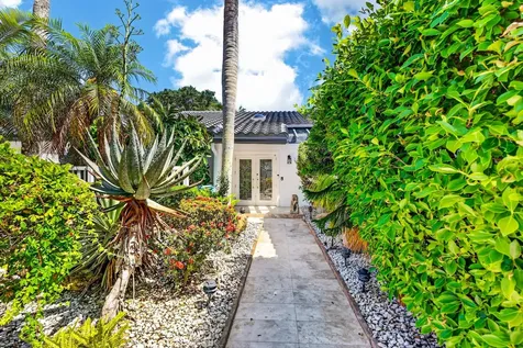17 Villa Lane Boynton Beach FL 33436