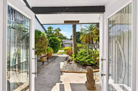 17 Villa Lane Boynton Beach FL 33436