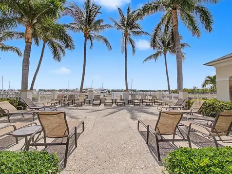 806 E Windward Way Lantana FL 33462