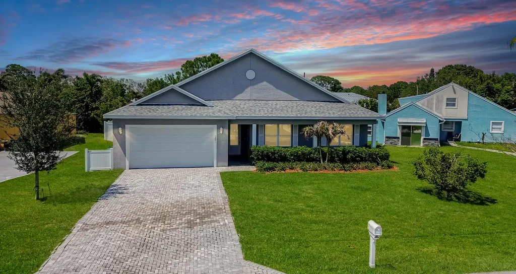 1201 SE Mendavia Avenue Port St Lucie FL 34952