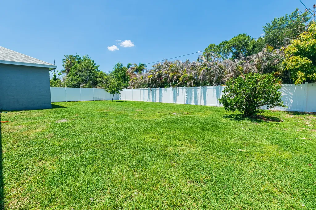 1201 SE Mendavia Avenue Port St Lucie FL 34952