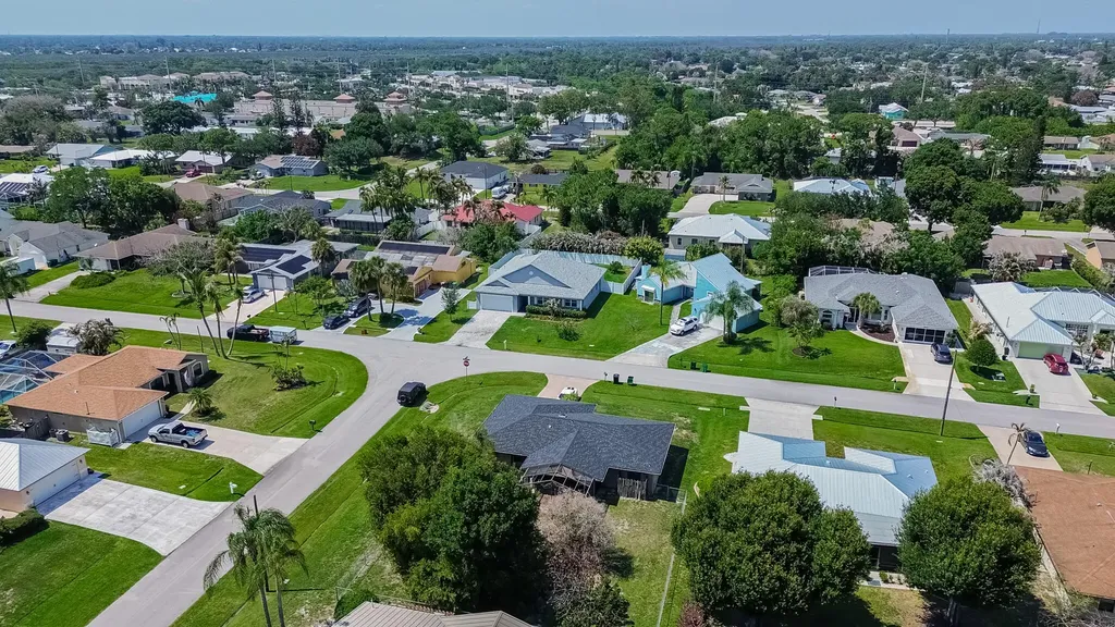 1201 SE Mendavia Avenue Port St Lucie FL 34952