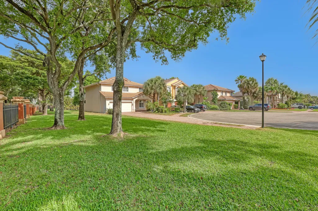 176 Bellezza Terrace Royal Palm Beach FL 33411