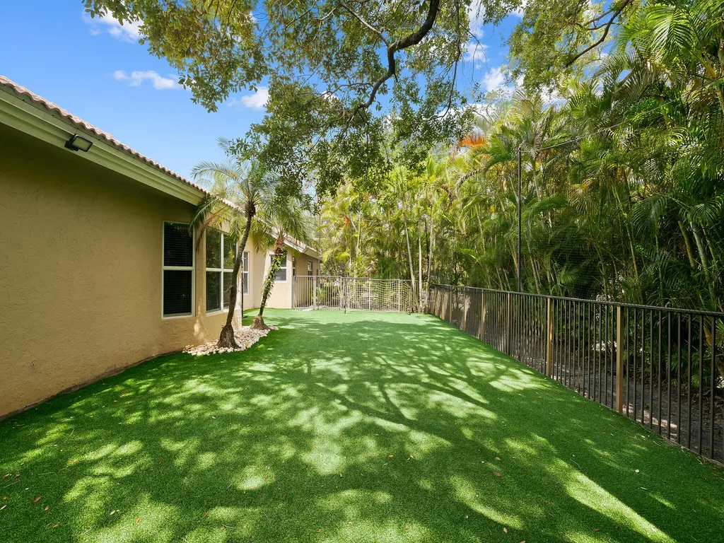 1207 Manor Drive S Weston FL 33326