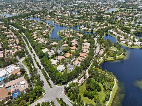 1207 Manor Drive S Weston FL 33326