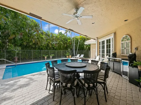 1207 Manor Drive S Weston FL 33326