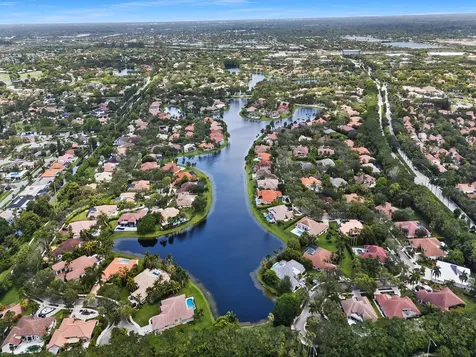 1207 Manor Drive S Weston FL 33326