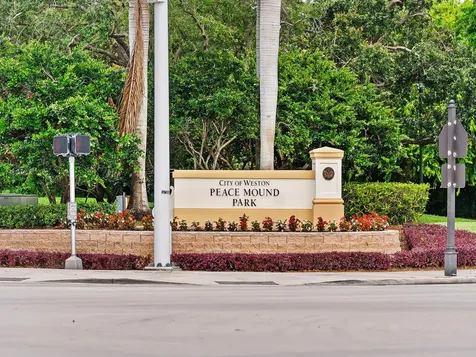 1207 Manor Drive S Weston FL 33326