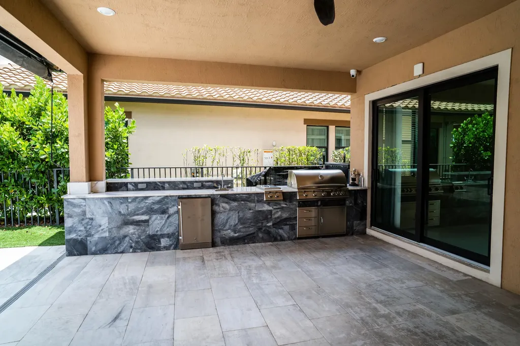 8665 E Baypoint Circle Parkland FL 33076
