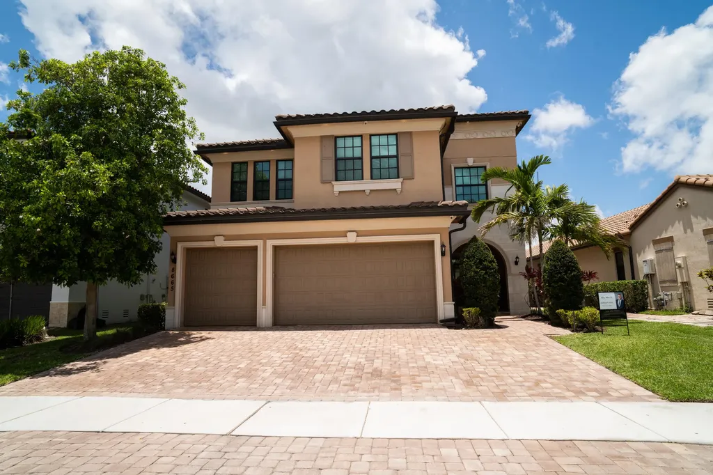 8665 E Baypoint Circle Parkland FL 33076