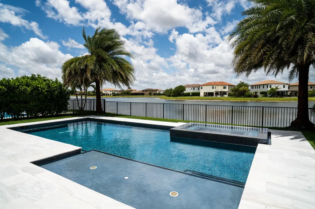8665 E Baypoint Circle Parkland FL 33076