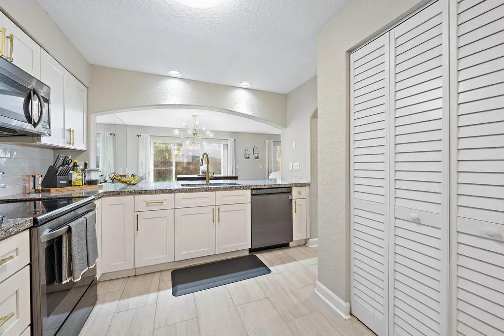 1734 SW 109th Terrace Davie FL 33324