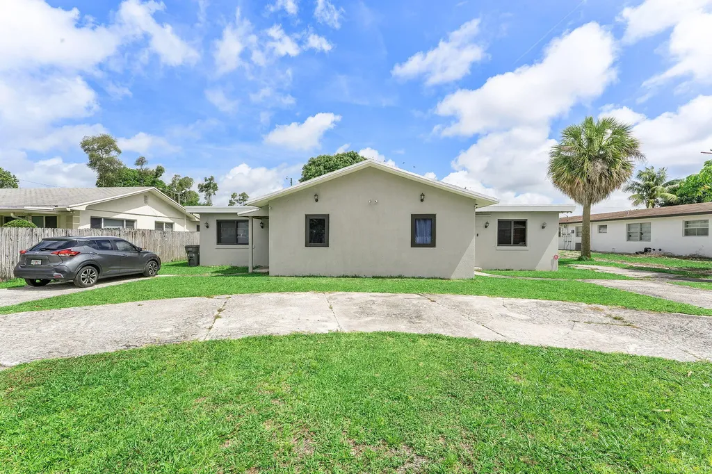 4727 Myrtle Lane West Palm Beach FL 33417