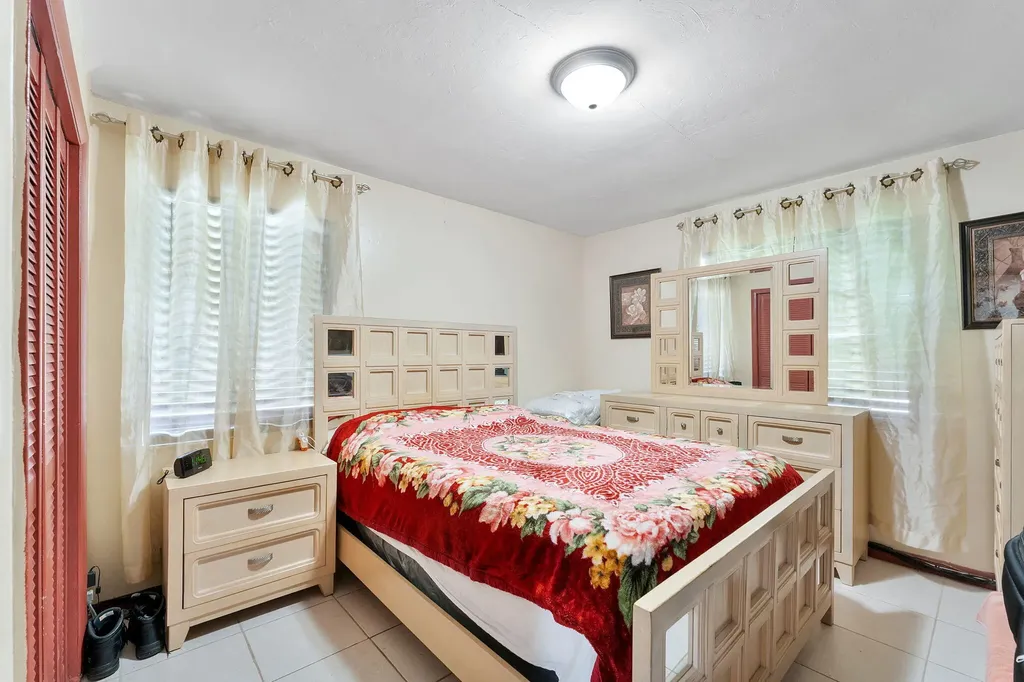 4727 Myrtle Lane West Palm Beach FL 33417