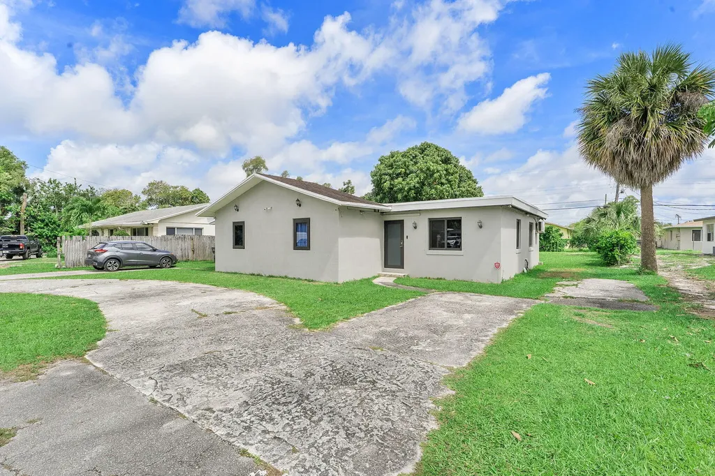 4727 Myrtle Lane West Palm Beach FL 33417