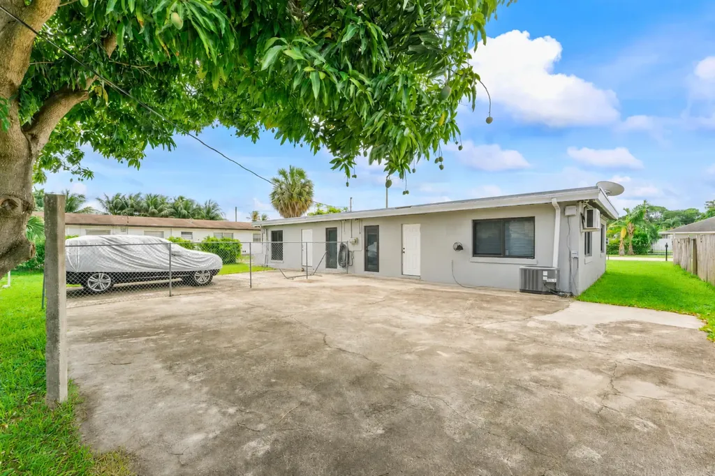 4727 Myrtle Lane West Palm Beach FL 33417
