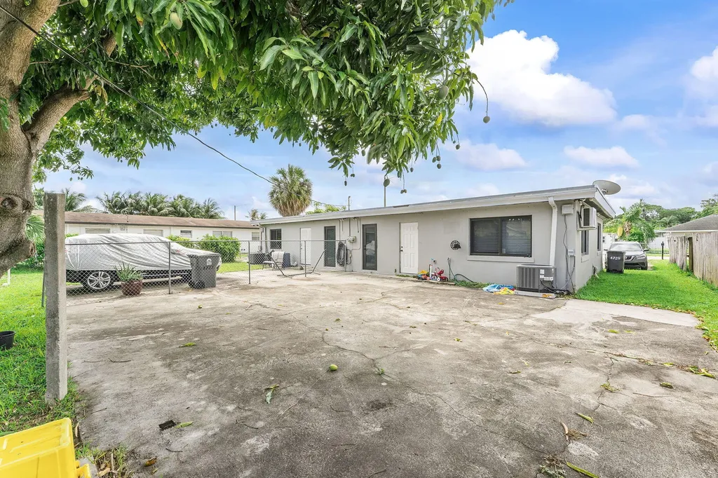 4727 Myrtle Lane West Palm Beach FL 33417