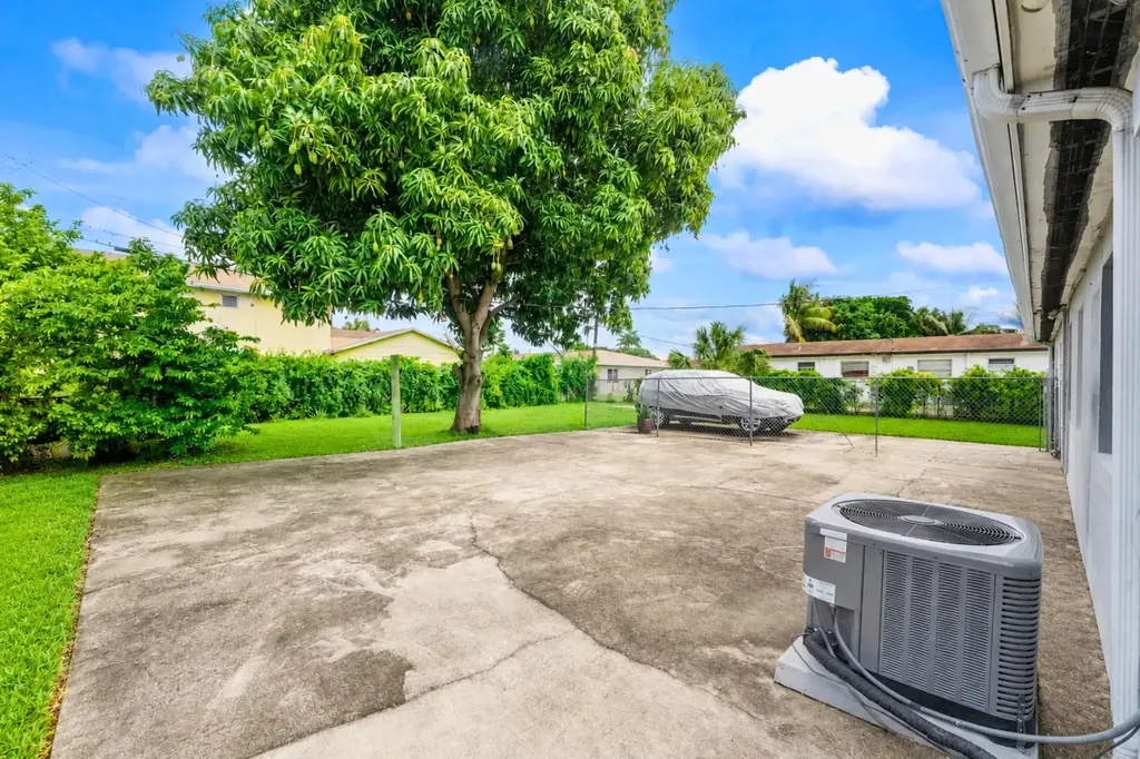 4727 Myrtle Lane West Palm Beach FL 33417