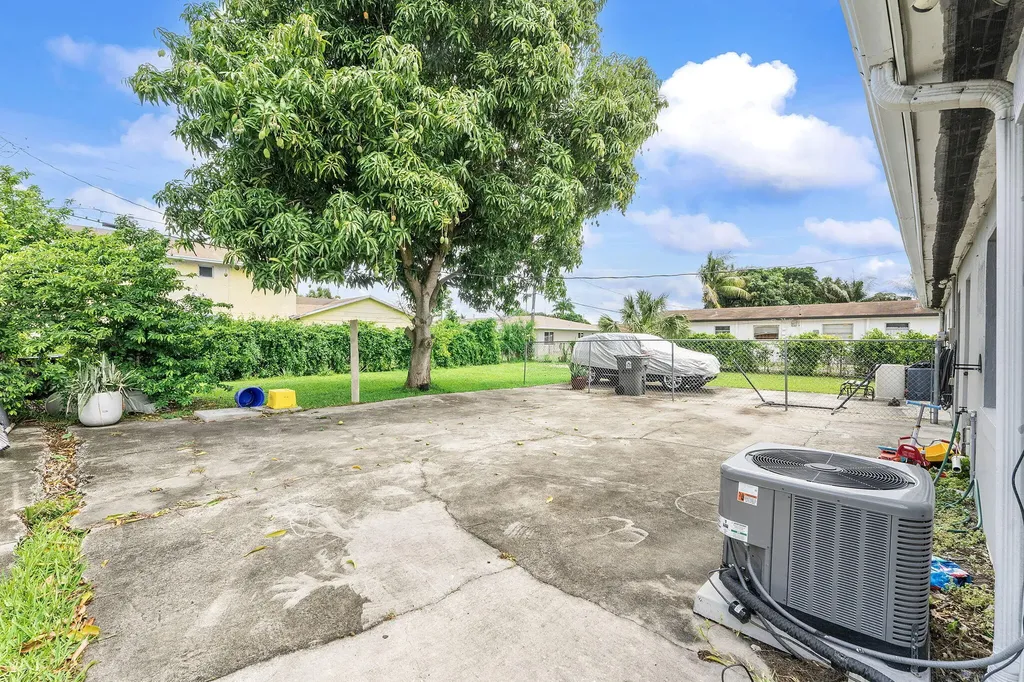 4727 Myrtle Lane West Palm Beach FL 33417