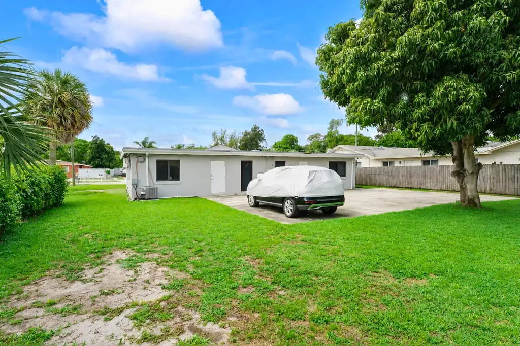 4727 Myrtle Lane West Palm Beach FL 33417