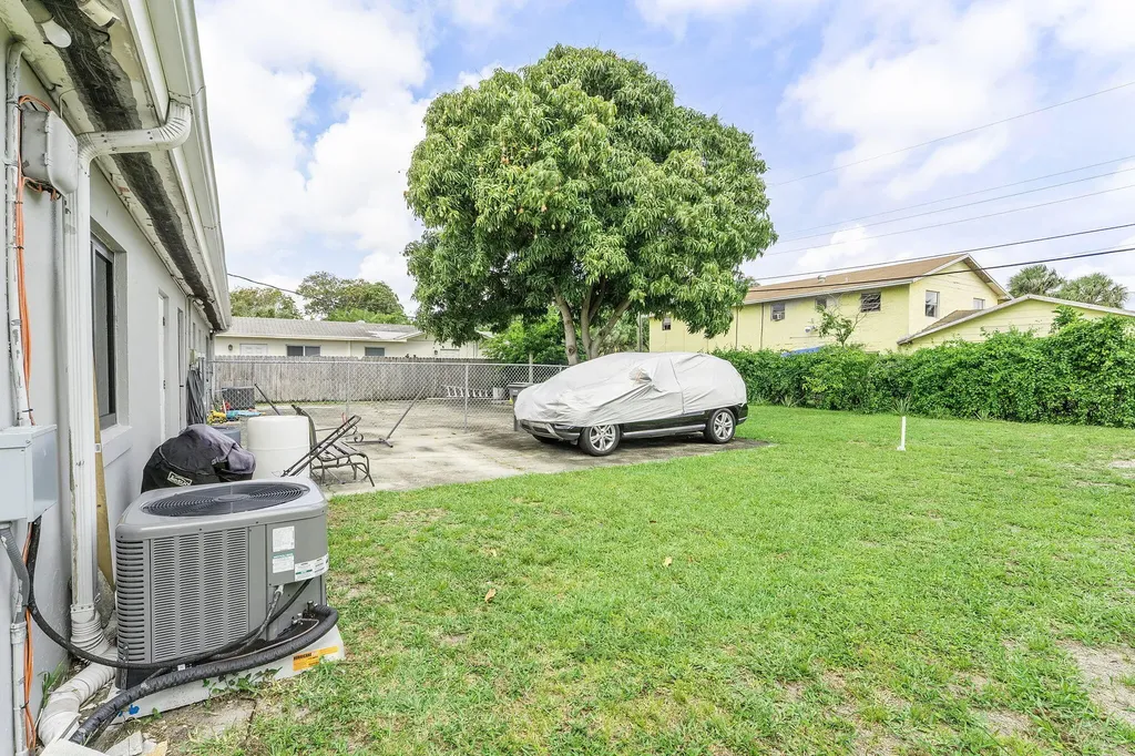 4727 Myrtle Lane West Palm Beach FL 33417