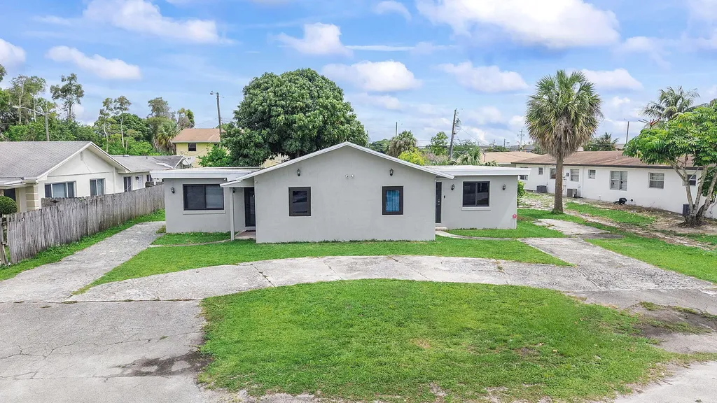 4727 Myrtle Lane West Palm Beach FL 33417