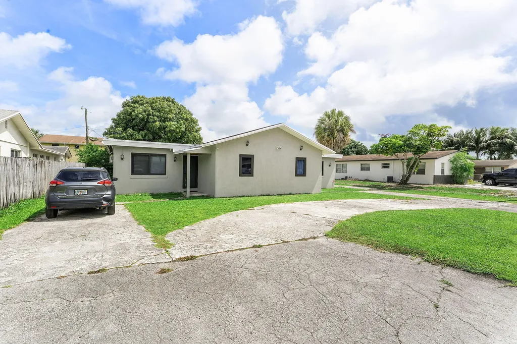 4727 Myrtle Lane West Palm Beach FL 33417