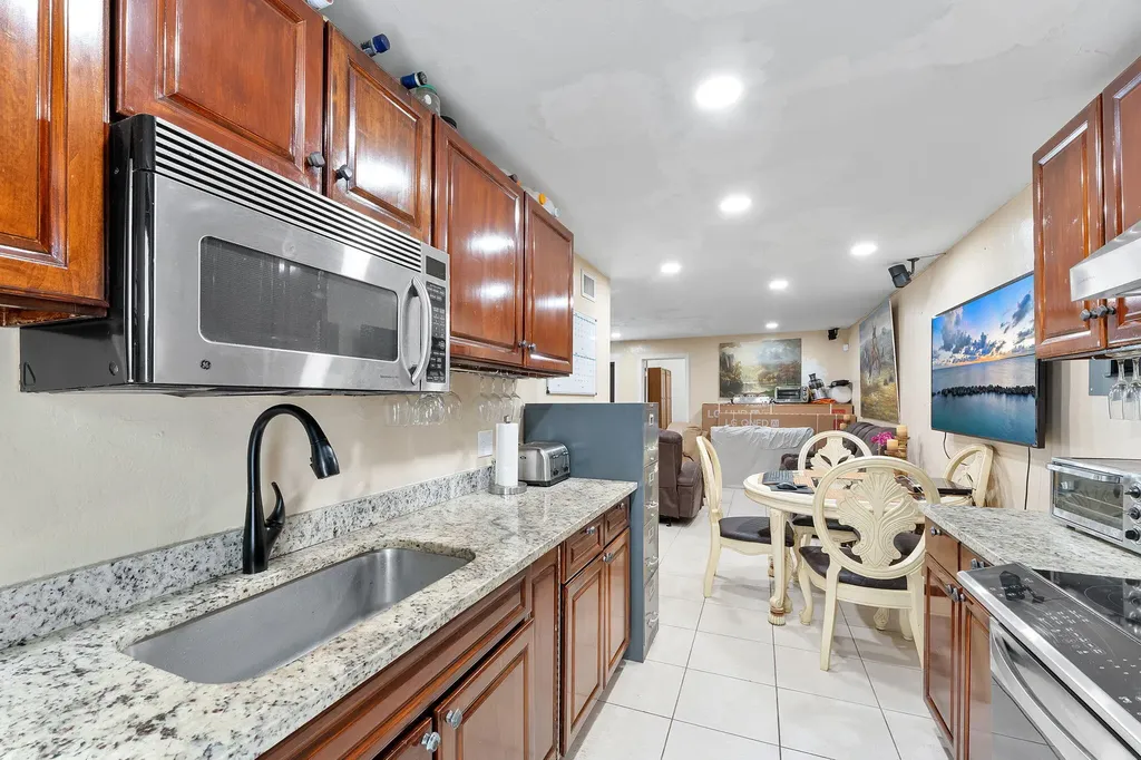 4727 Myrtle Lane West Palm Beach FL 33417