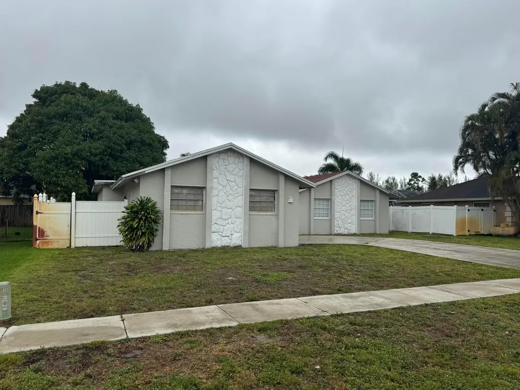 589 Cashiers Drive West Palm Beach FL 33413