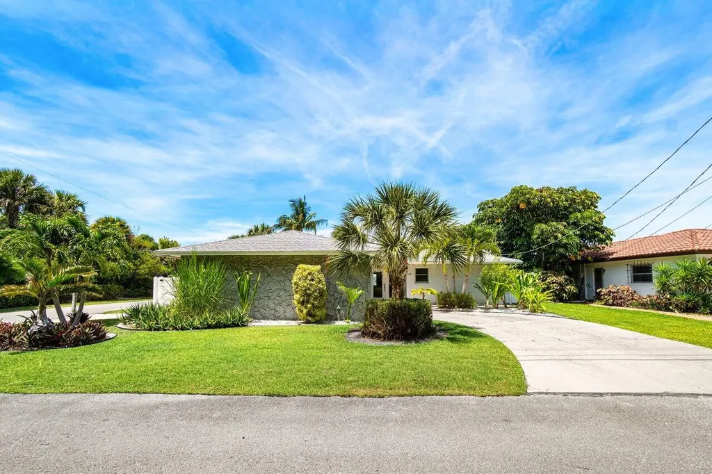 106 Periwinkle Drive Hypoluxo FL 33462