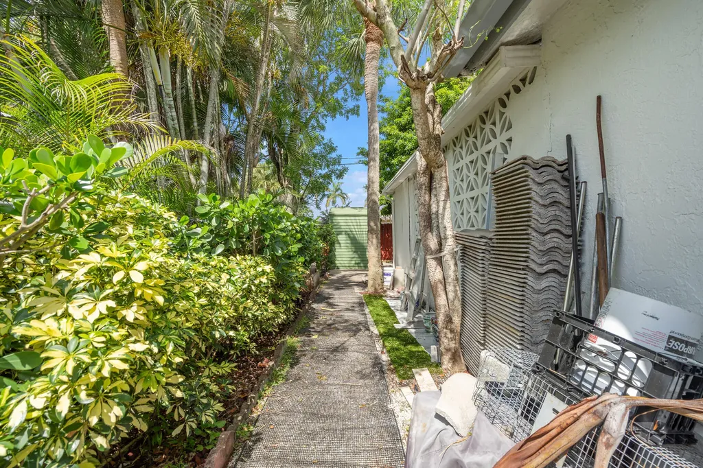 3343 NW 79th Way Davie FL 33024