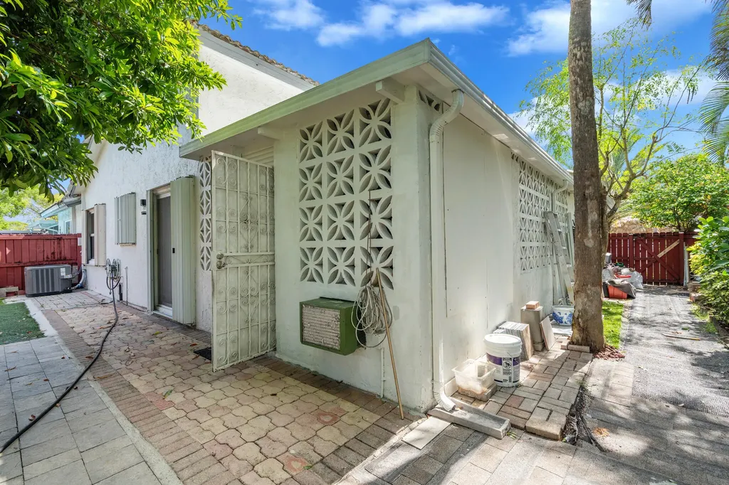 3343 NW 79th Way Davie FL 33024