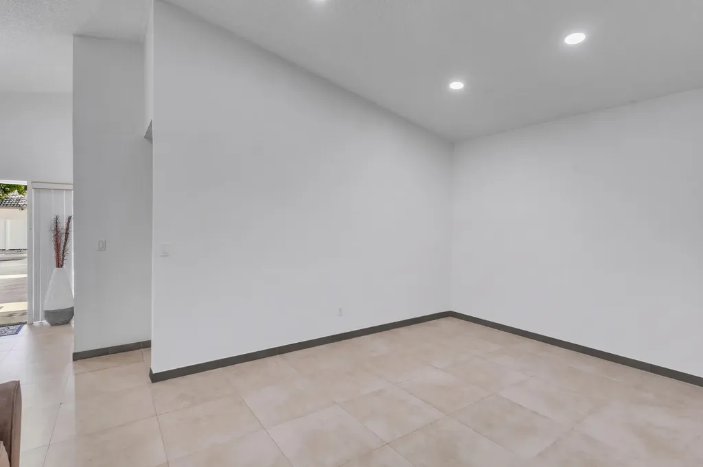 3343 NW 79th Way Davie FL 33024