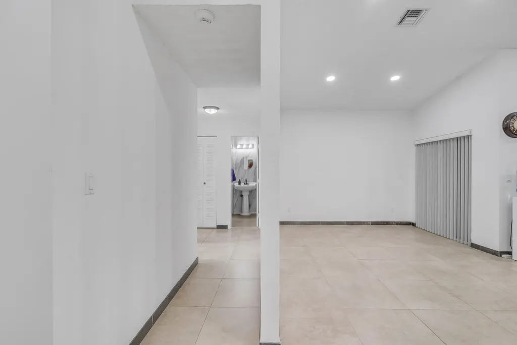 3343 NW 79th Way Davie FL 33024
