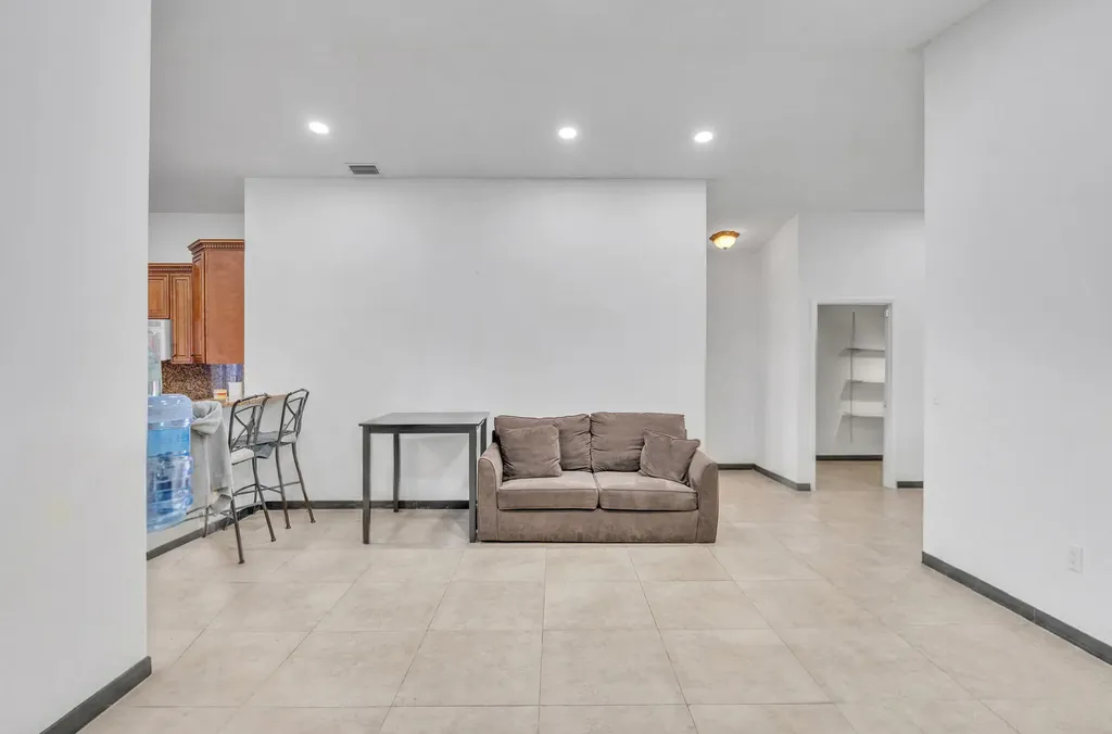 3343 NW 79th Way Davie FL 33024